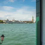 3 Windows On St Mark - Waterfront Apartment
