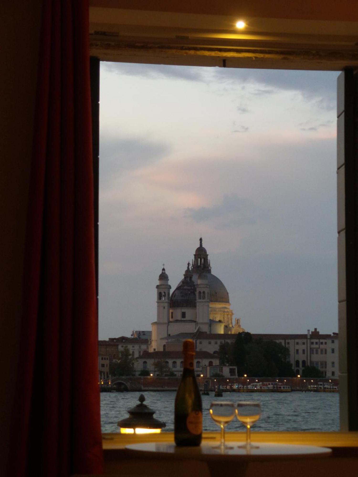 3 Windows On St - Waterfront Venedig