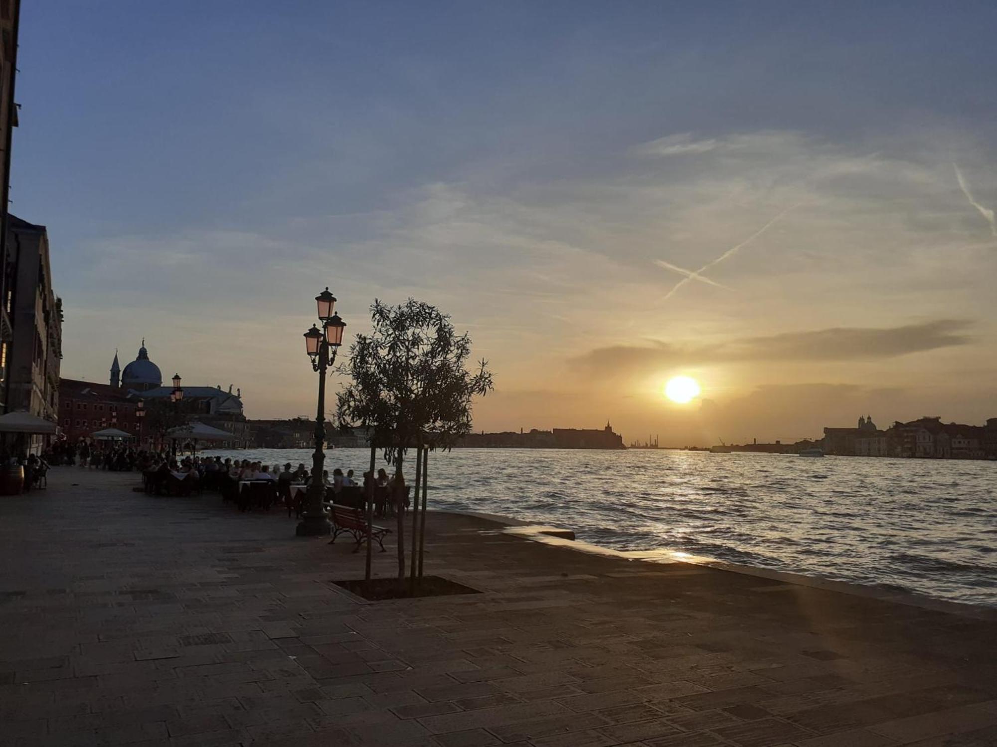 3 Windows On St - Waterfront Apartamento Venecia